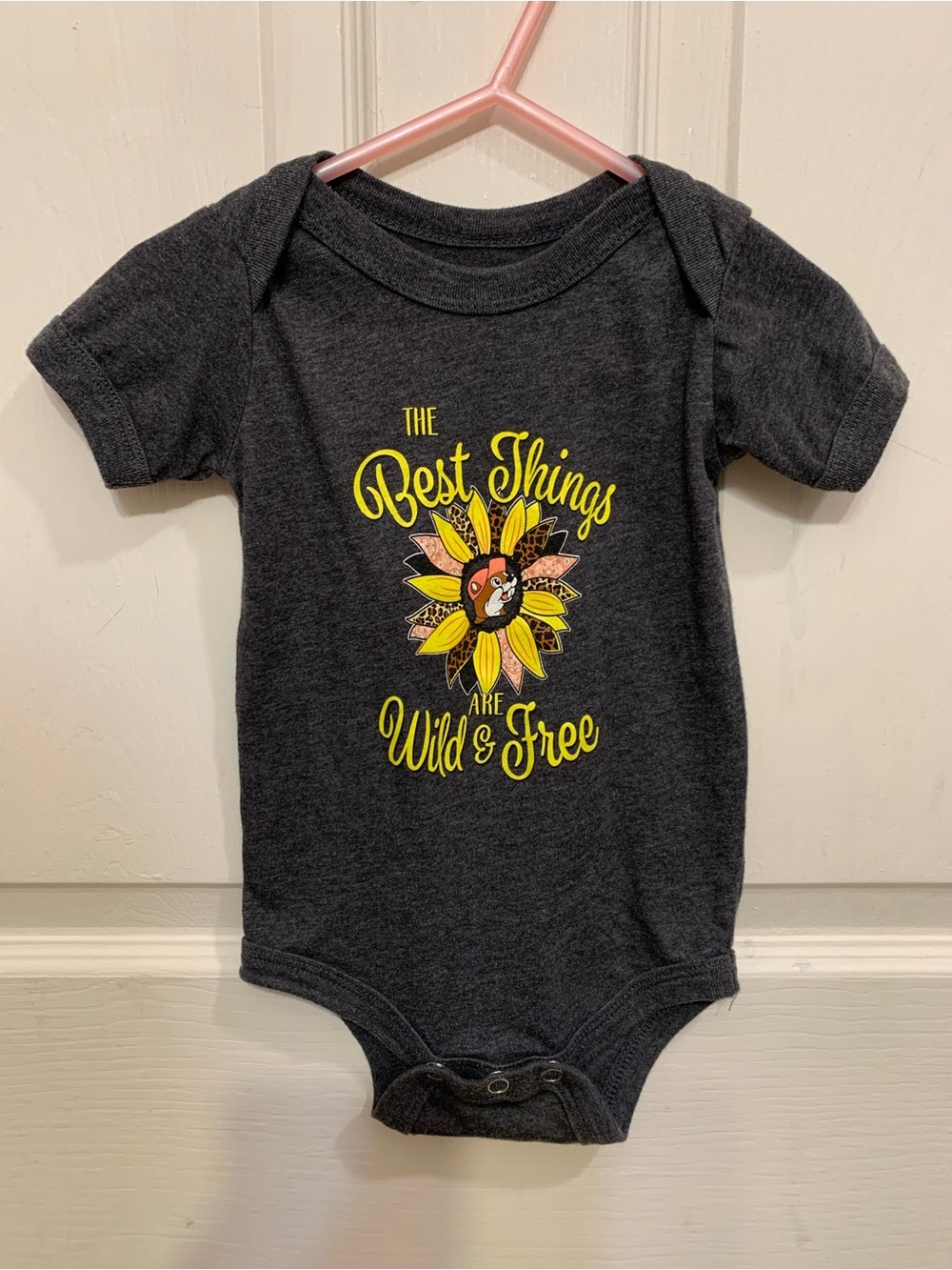 Buc-ee’s Infant Girl 6 month Yellow Sunflower Design Bodysuit.             3698